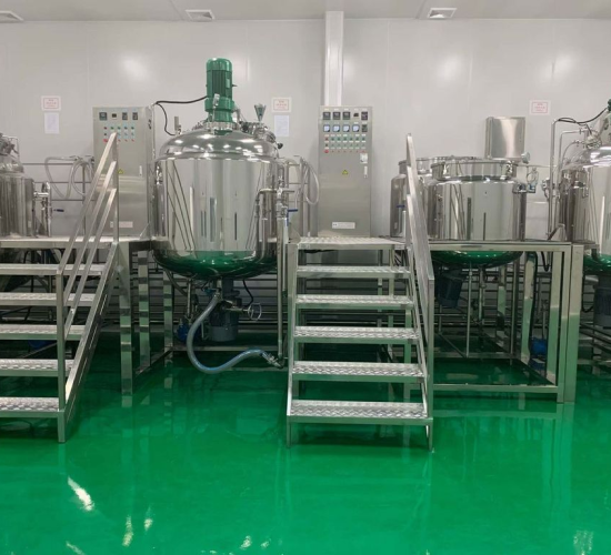 Industrial manufacturing tanks for cosmetic product supply chain